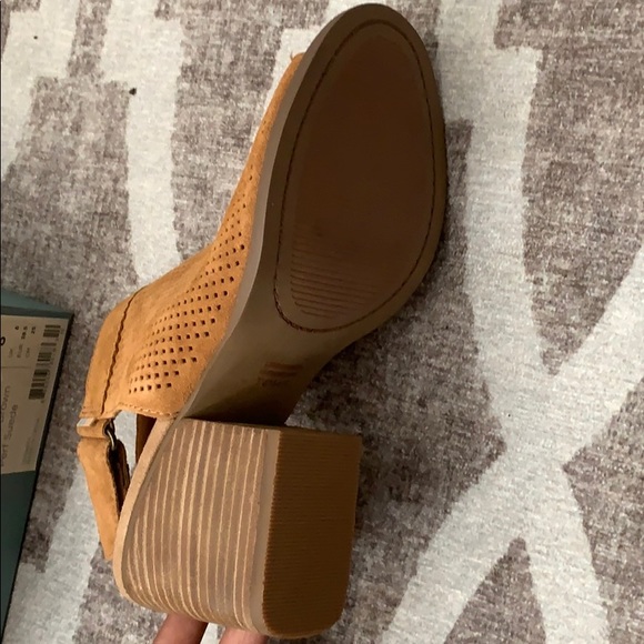 NWB  👠 TOMS LEATHER SANDALS👄 SZ. 8  👩🏼👏🏻😘💎 - Picture 4 of 5